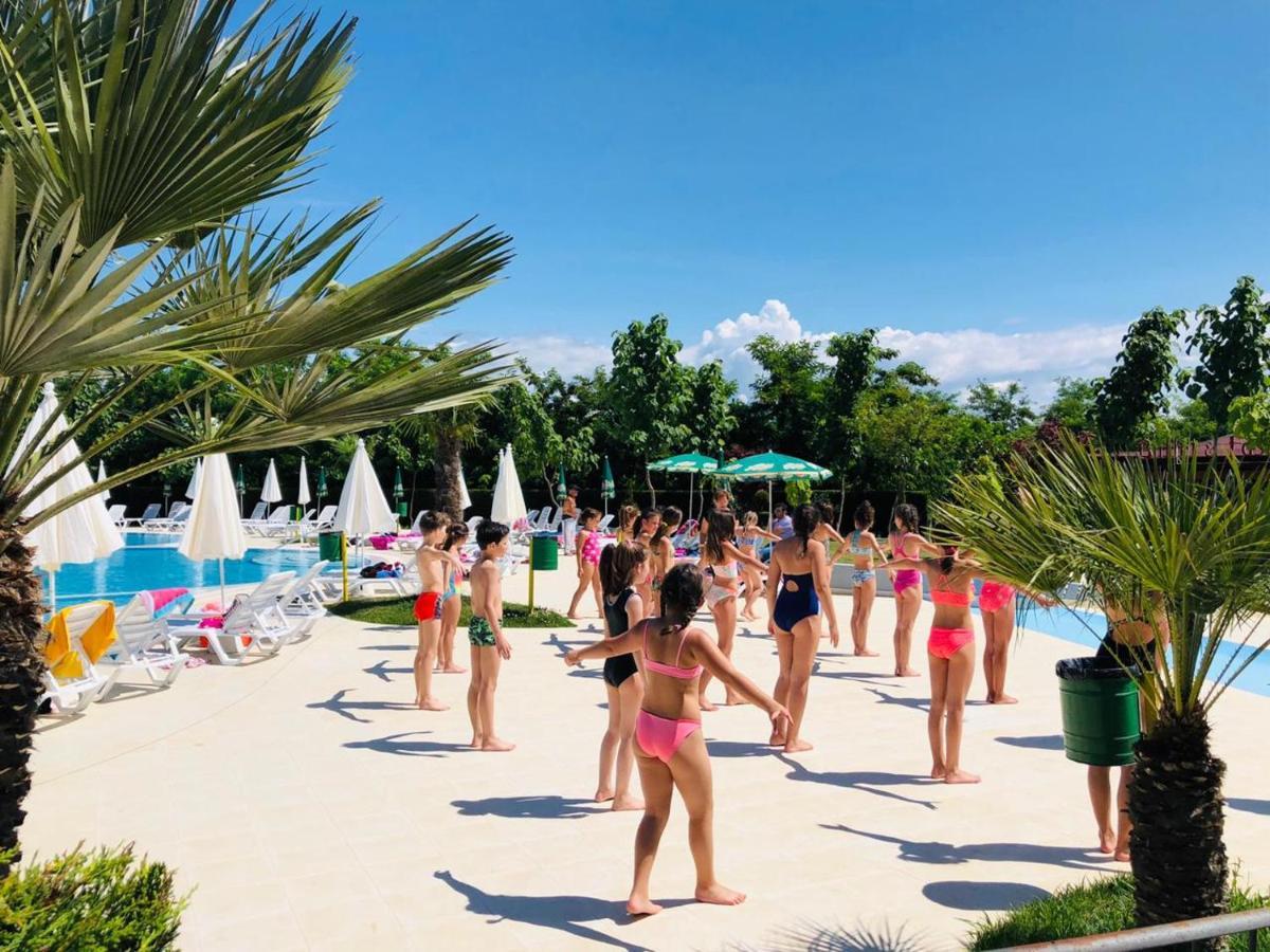 Gardenland Resort Bushat 외부 사진
