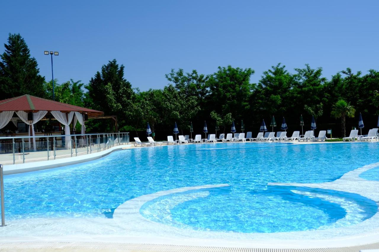 Gardenland Resort Bushat 외부 사진